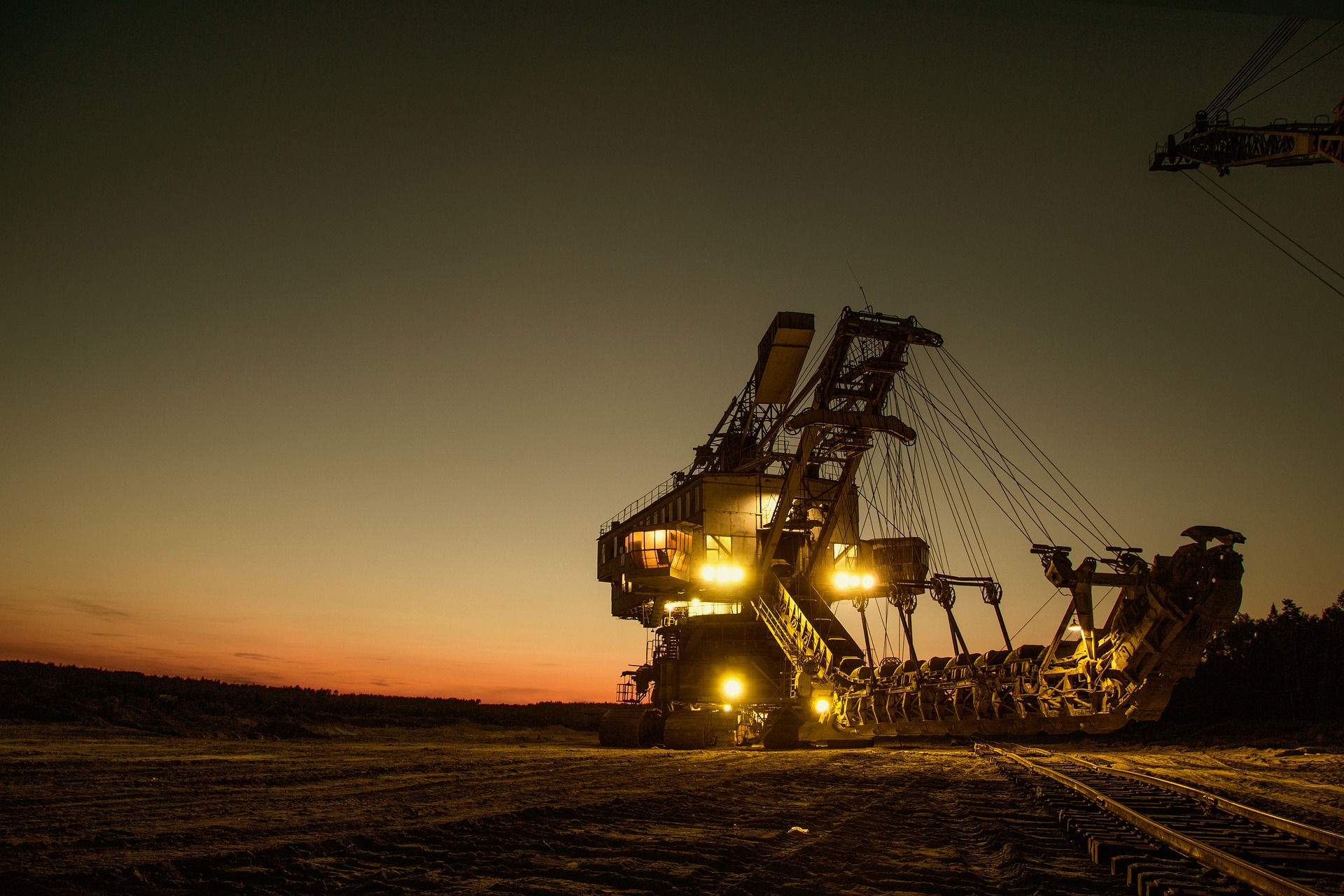 MACROSCÓPIO | Demanda crescente por Carros Elétricos impulsiona atividades de Mineração de Lítio